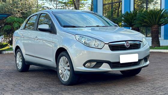 FIAT SIENA 1.6 MPI ESSENCE 16V FLEX 4P MANUAL FIAT SIENA 1.6 MPI ESSENCE 16V FLEX 4P MANUAL